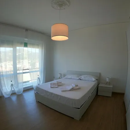 Quadrilocale Italia Con Vista Mare Апартаменты