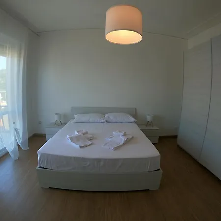 Quadrilocale Italia Con Vista Mare Апартаменты *